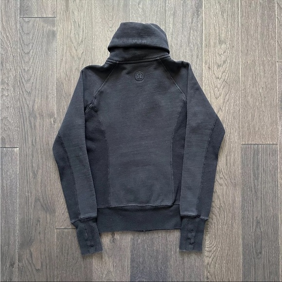 Lululemon Scuba Full Zip Size 4 Black Ribbed Collar pit to pit- 17” - Picture 2 of 3